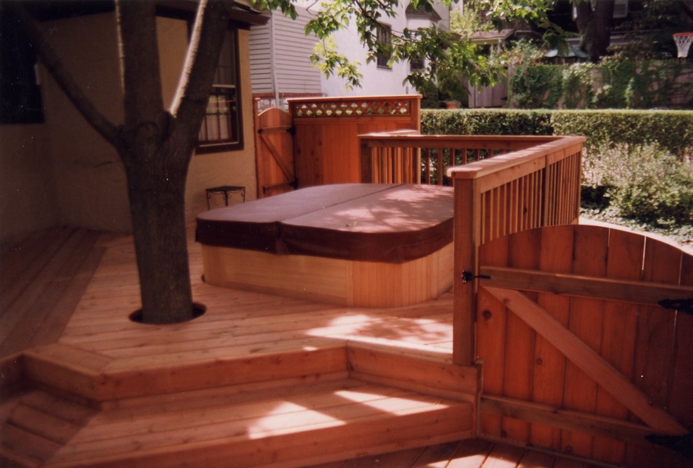 This is an example of a traditional patio in Kansas City.