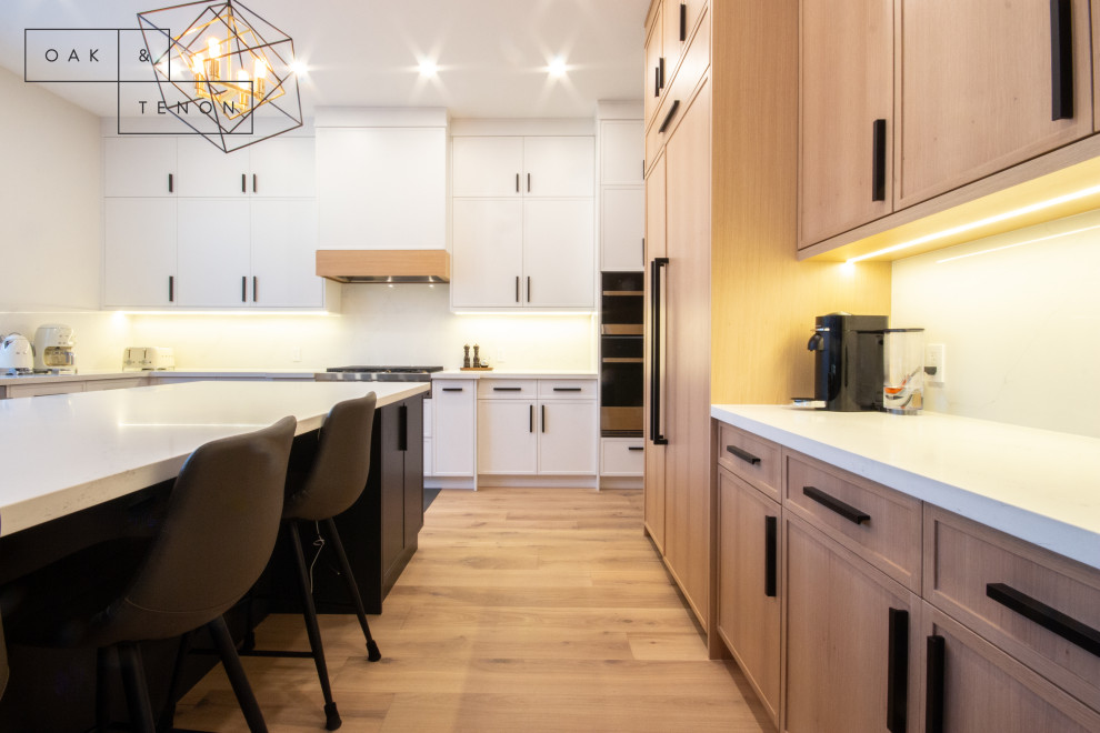 Transitional kitchen photo in Toronto