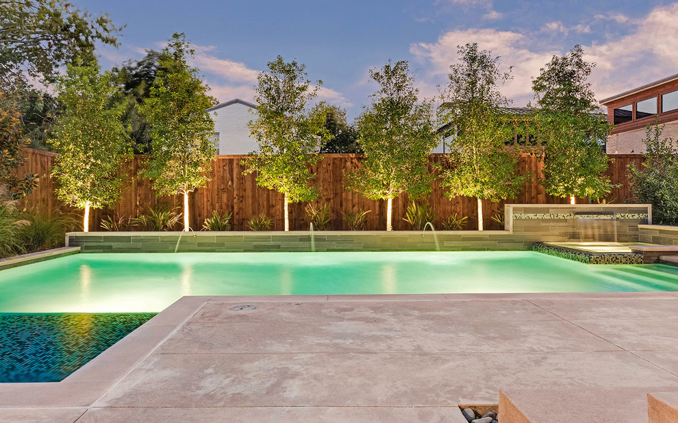 Modern pool in Dallas with concrete pavers.