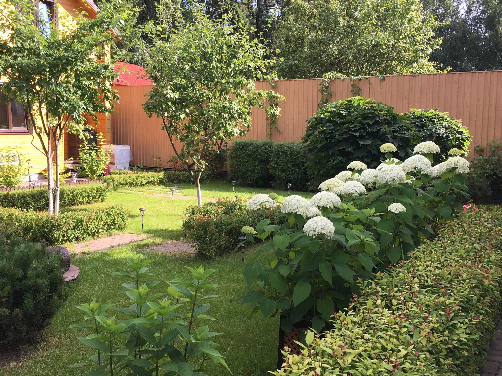 Дворик на 2-х сотках