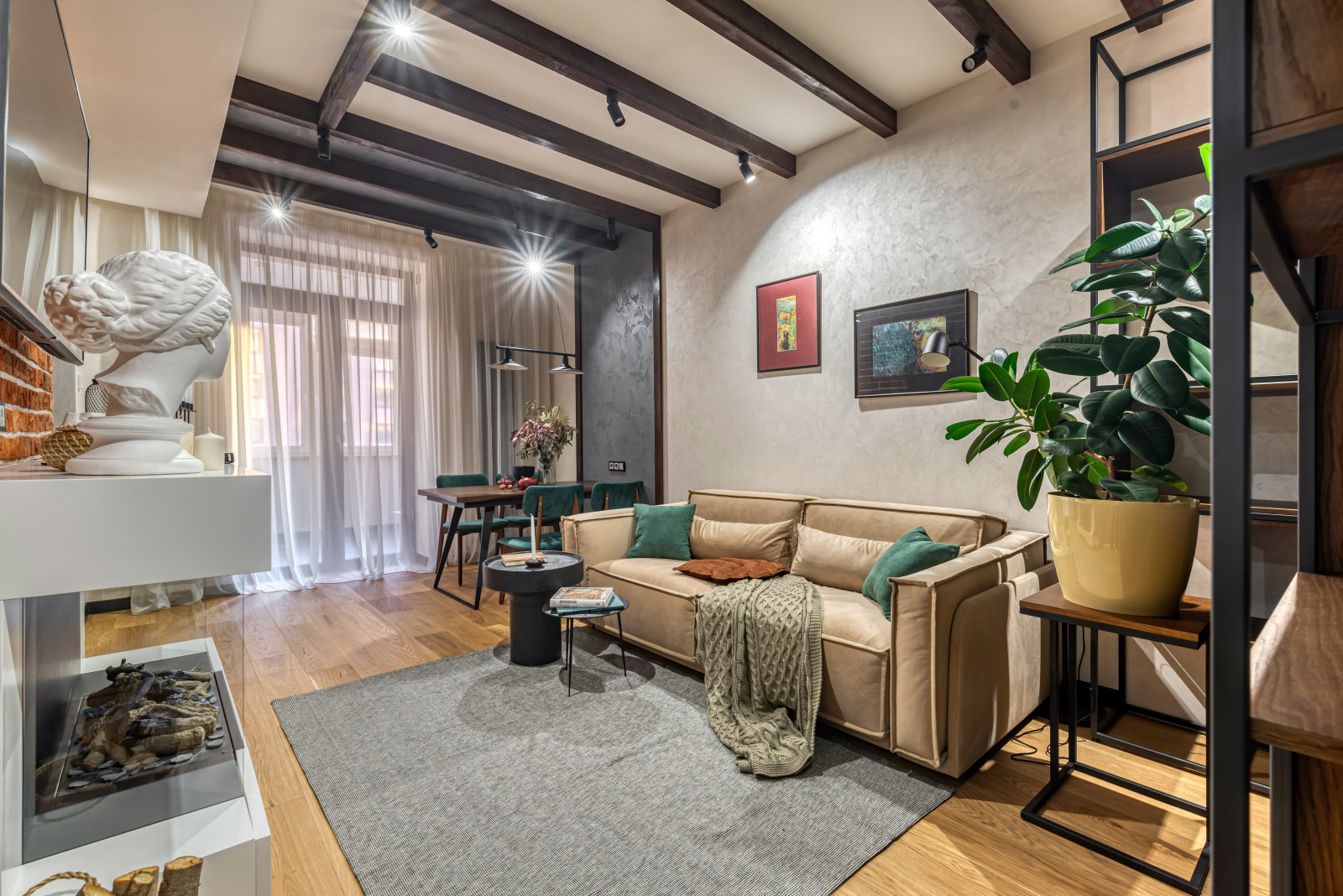 Трехкомнатная квартира в центре Москвы