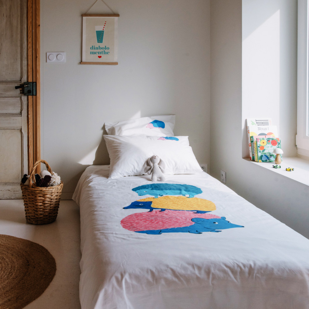 This is an example of a modern gender neutral children’s room in Paris with white walls and lino flooring.