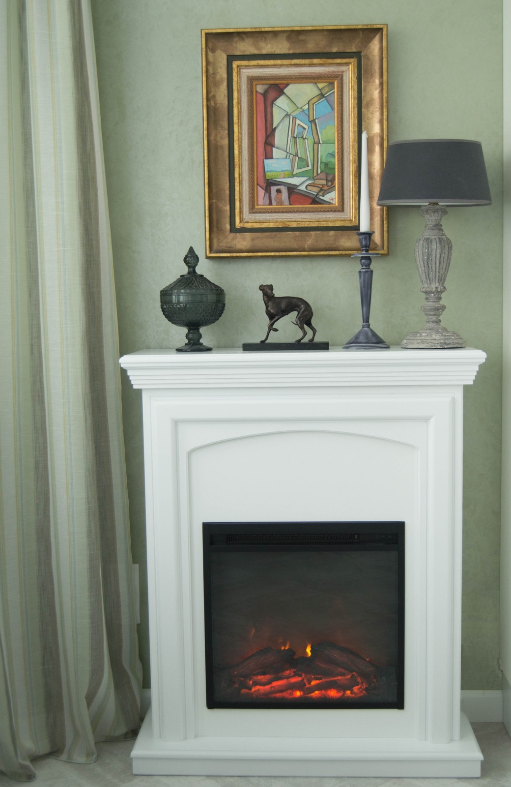 Кухня с камином