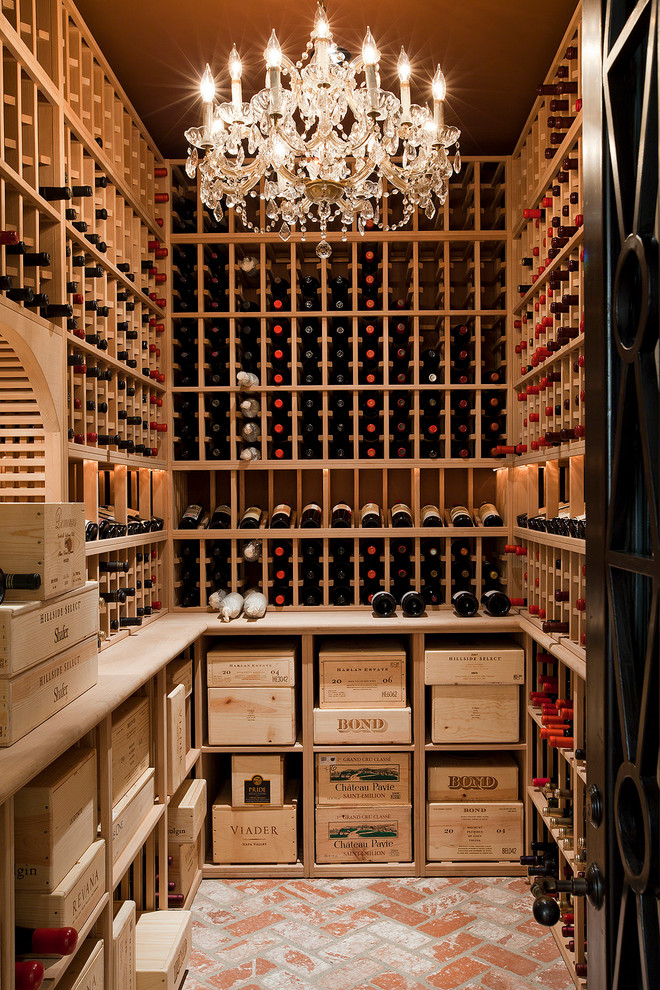 Design ideas for a traditional wine cellar in Los Angeles.