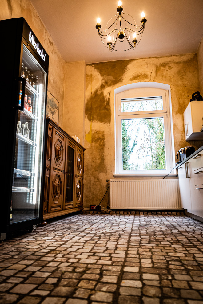 Offene, Einzeilige, Mittelgroße Stilmix Küche ohne Insel mit Teppichboden in Hannover