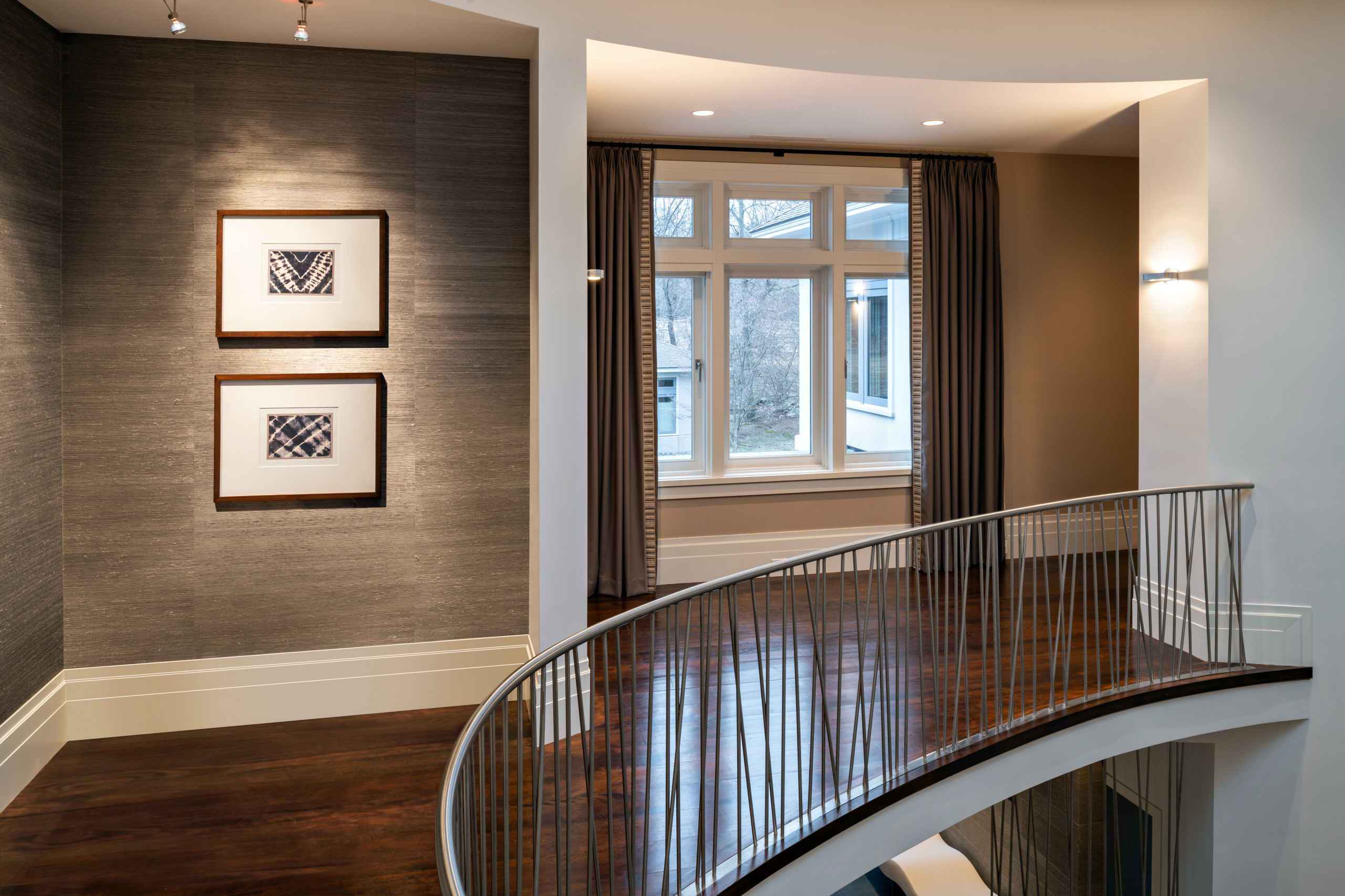 モダンスタイル廊下のおしゃれなインテリア 収納 実例画像 壁紙 ハウズ 21年10月 Houzz モダンスタイル廊下のおしゃれなインテリア 収納 実例画像 壁紙 ハウズ 21年10月 Houzz