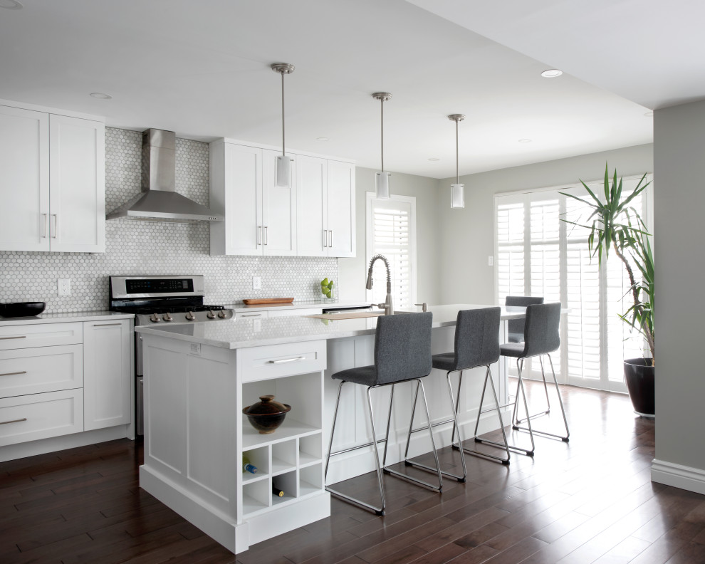 Transitional kitchen photo in Ottawa