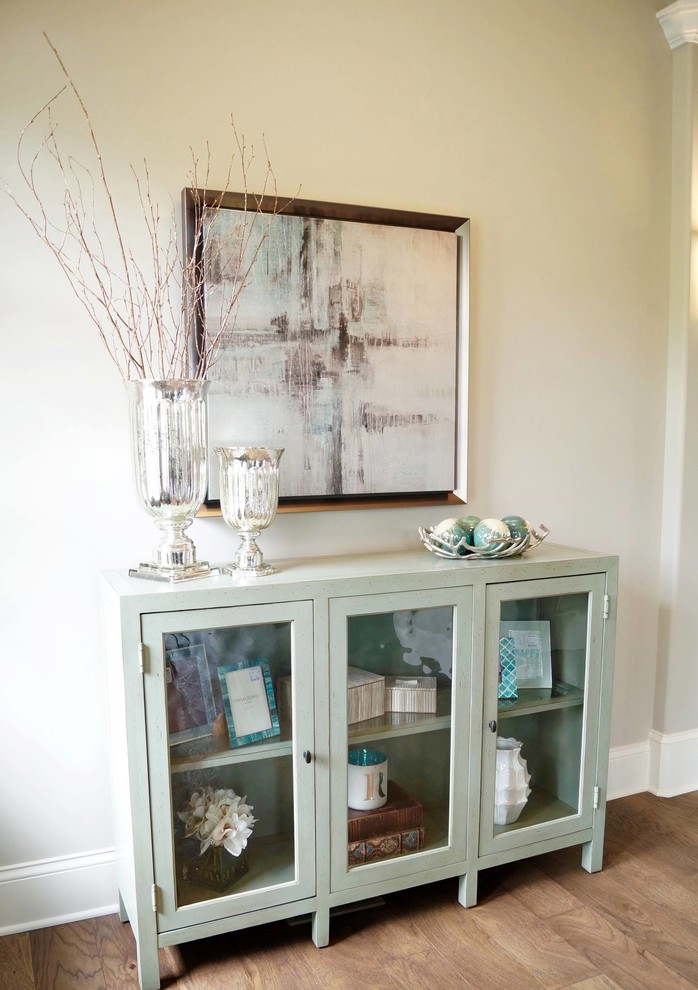 Transitional entryway photo in Indianapolis