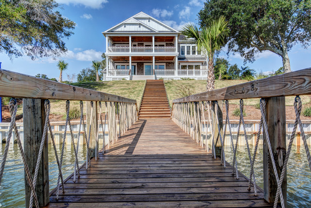 Beach Style Exterior bord-de-mer-facade