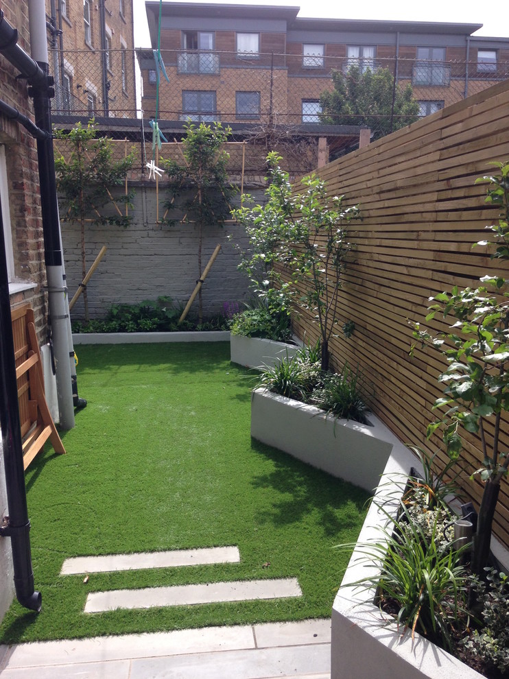 Design ideas for a small modern backyard partial sun formal garden for summer in London with a vertical garden and gravel.
