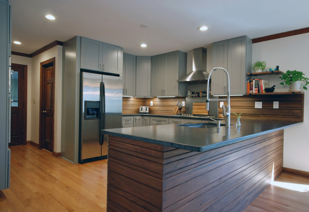 Kitchen - modern kitchen idea in Atlanta