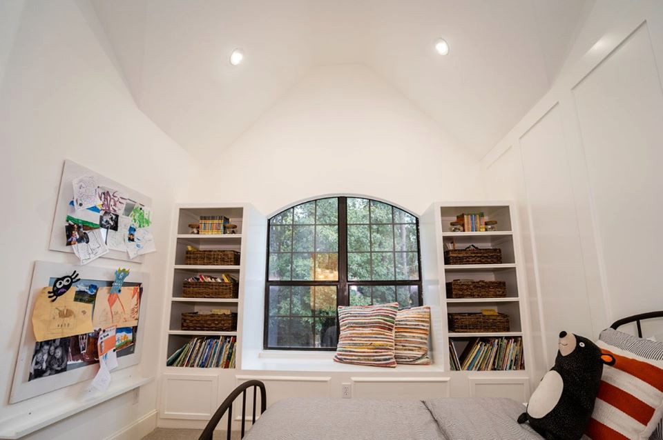 Example of a transitional home design design in Houston