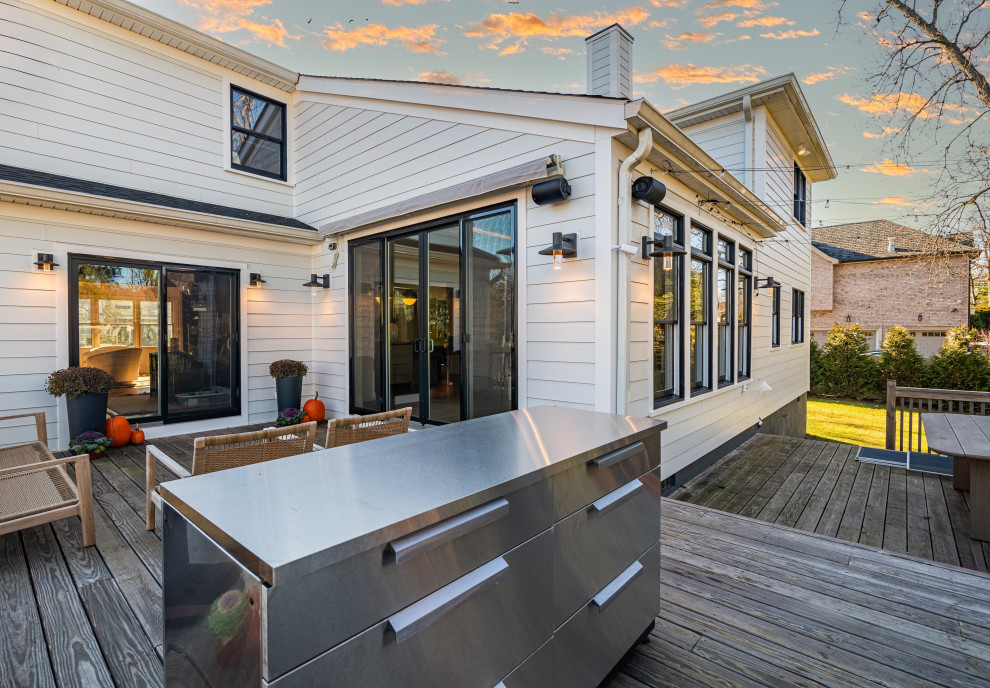 Inspiration for a transitional deck remodel in New York