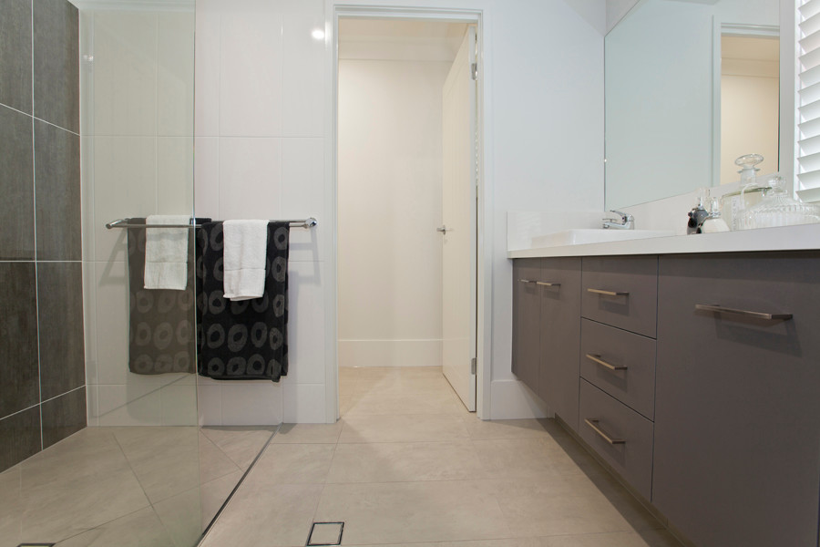 Design ideas for a contemporary bathroom in Sydney.