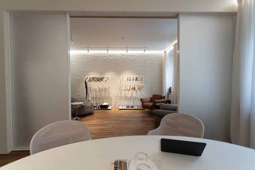 Межкомнатная раздвижная перегородка R1200 raumplus в комнату