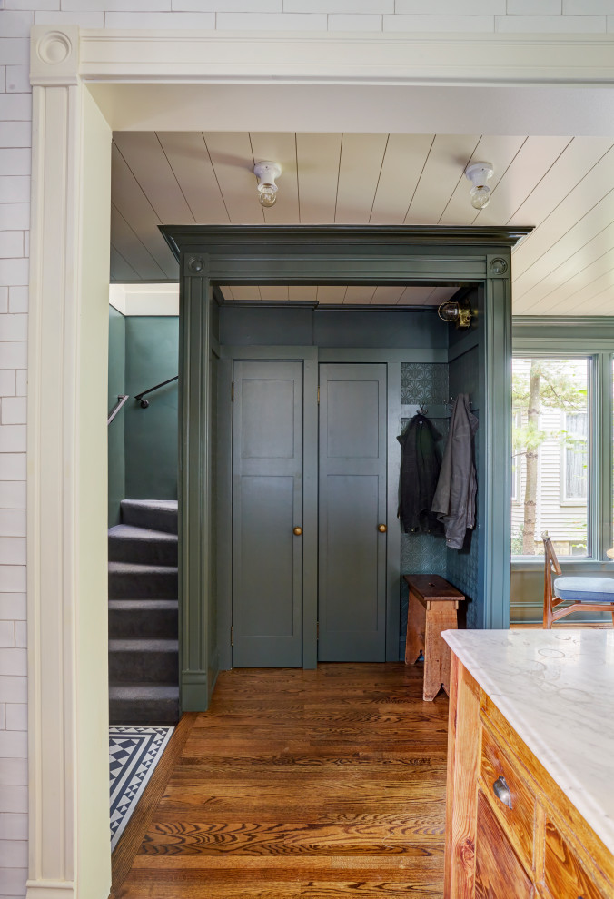 Transitional home design photo in Chicago