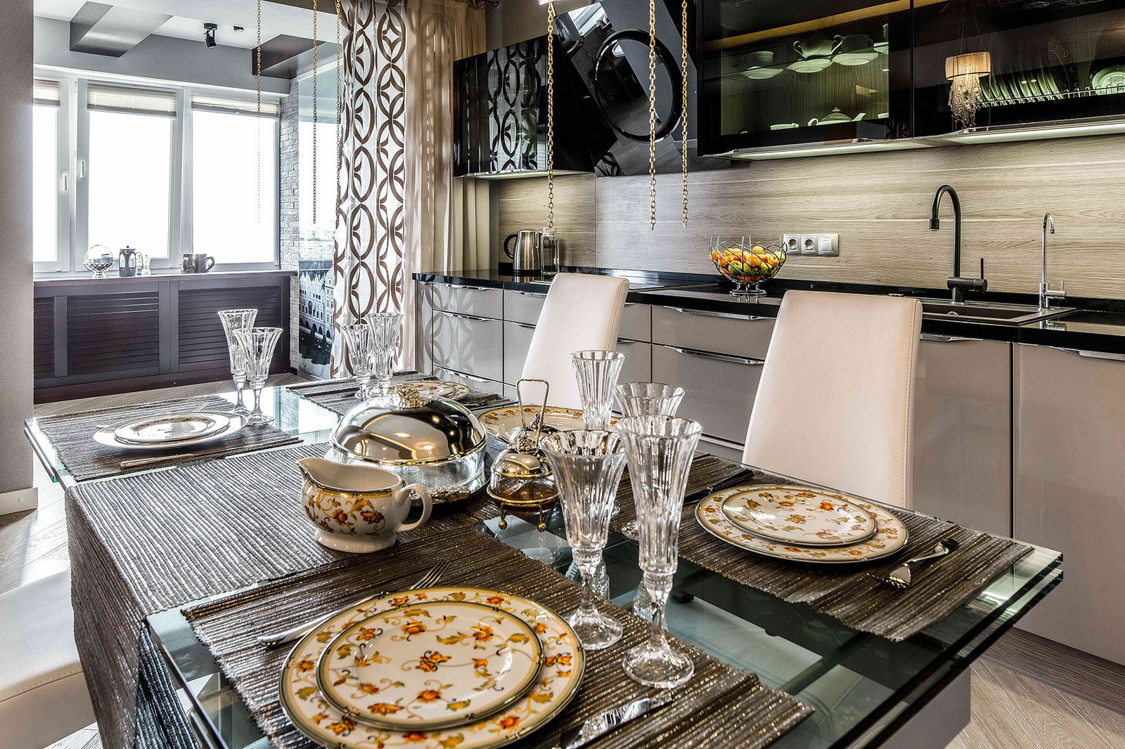 Интерьер с видом на Волгу