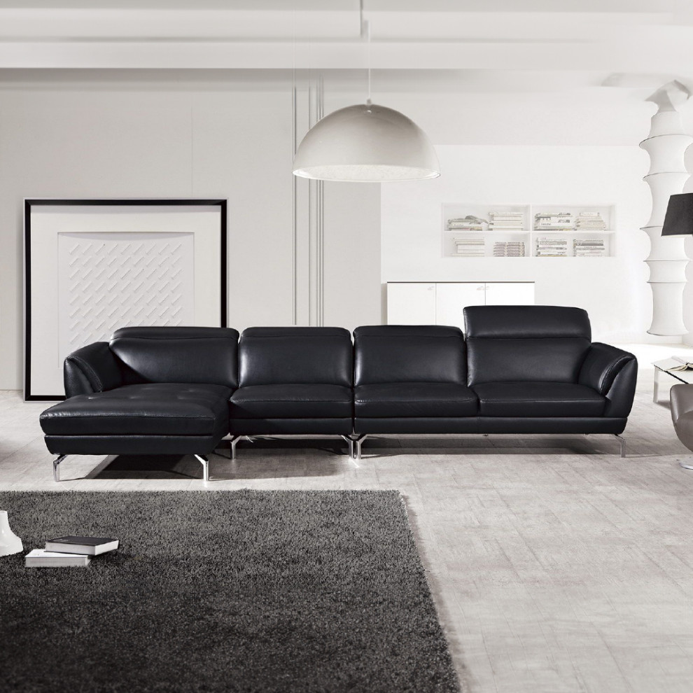 Inspiration for a modern home design remodel in Austin