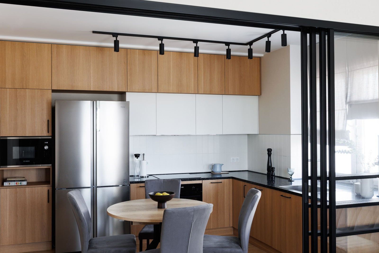 Трешка для молодой пары с двумя детьми