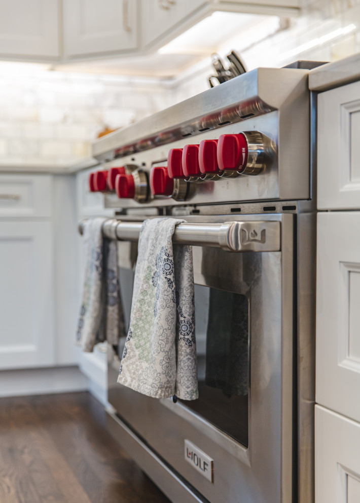 Example of a transitional home design design in DC Metro