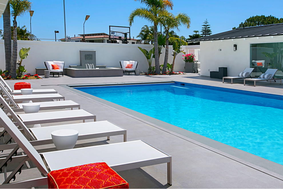 Inspiration for a mid-sized contemporary courtyard rectangular lap pool in San Diego with concrete pavers.