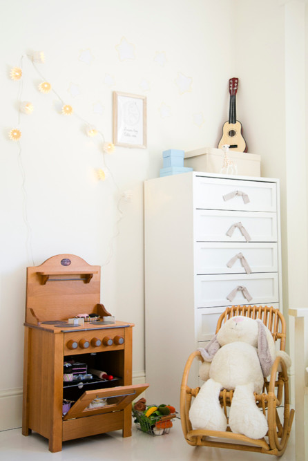 Photo of a vintage kids' bedroom in Other.