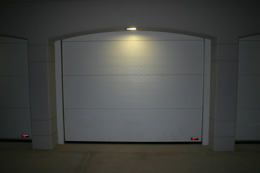 This is an example of a mid-sized industrial detached three-car garage in Odense.