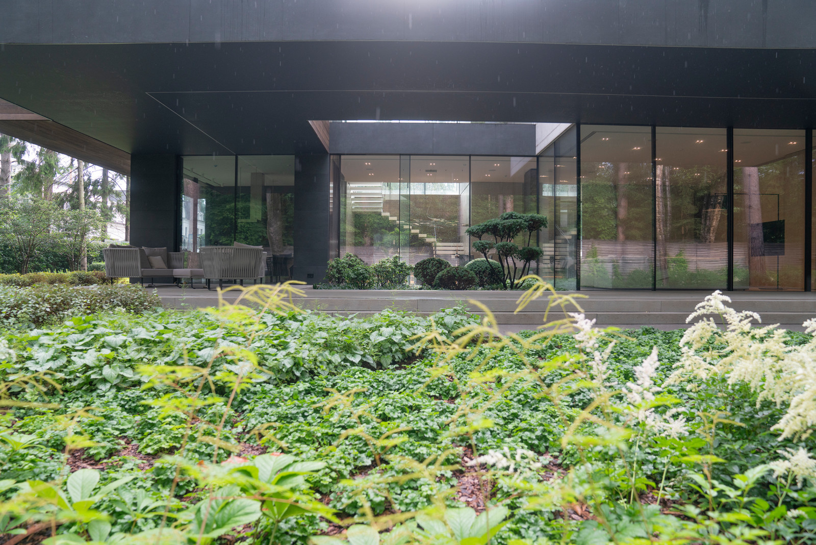 В гармонии с лесом. Модернистский сад. КП Новоуспенский 2020 г