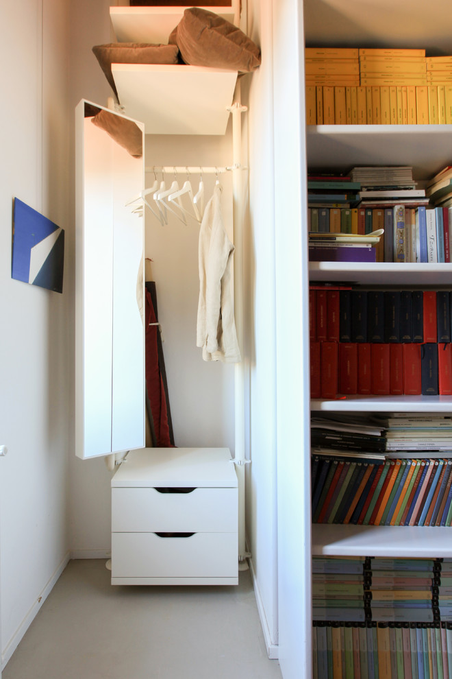 Inspiration for a contemporary storage and wardrobe in Milan.