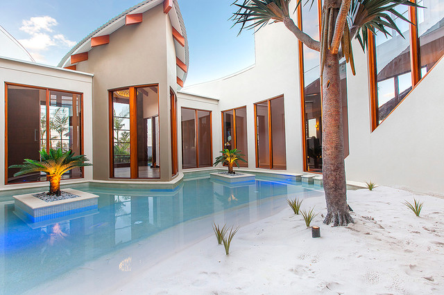 Central Beach House contemporaneo-piscina