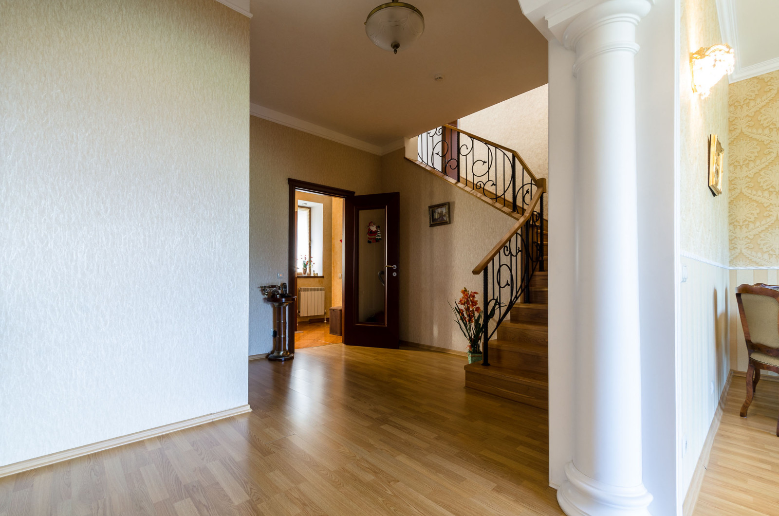 ОЧЕНЬ БОЛЬШОЙ- ШИКАРНЫЙ КОТТЕДЖ! В живописном месте, на берегу реки!