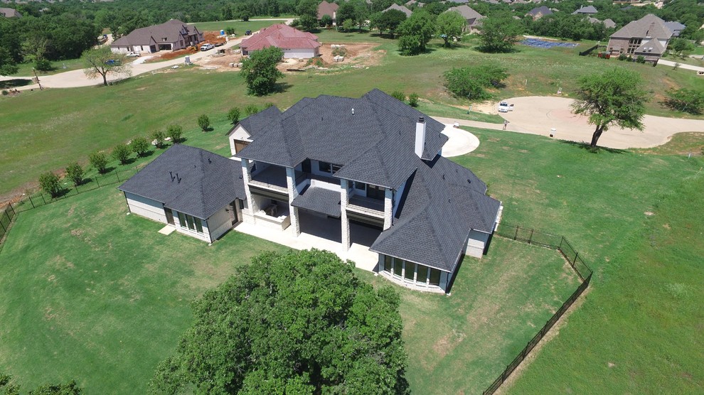 Home design - transitional home design idea in Dallas
