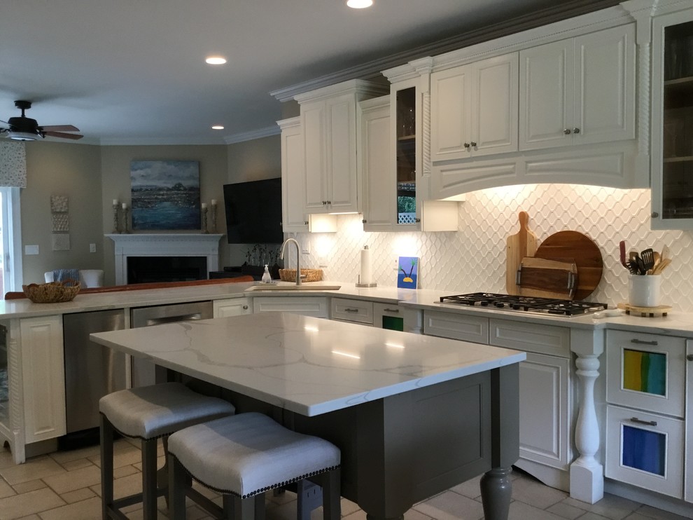 Transitional kitchen photo in Cincinnati