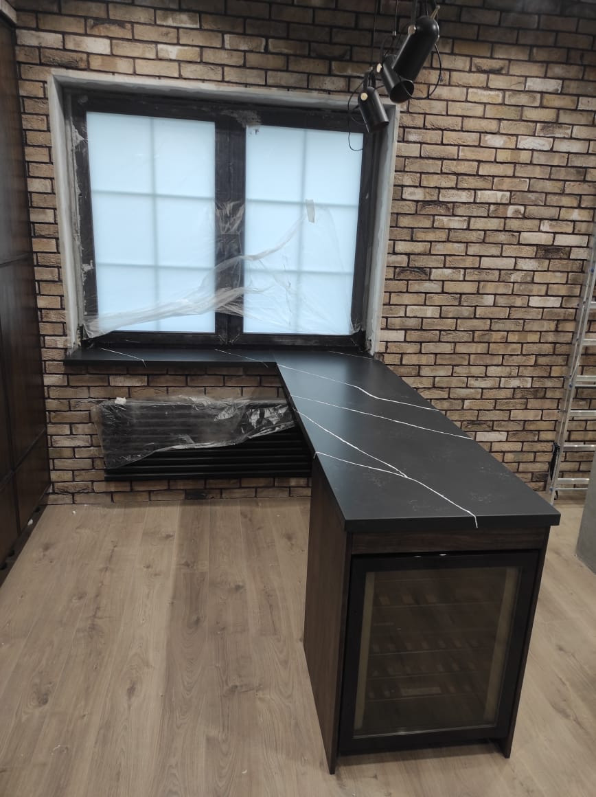 Столешница, стеновая панель, барная стойка-подоконник из кварца