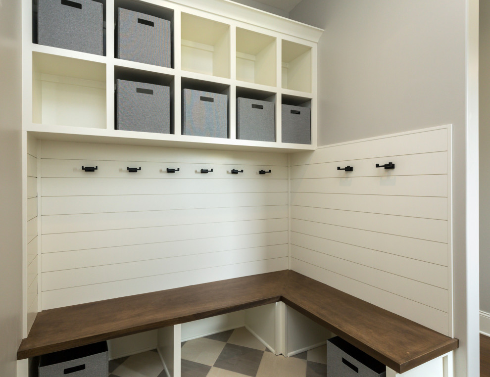Example of a transitional entryway design in Cedar Rapids