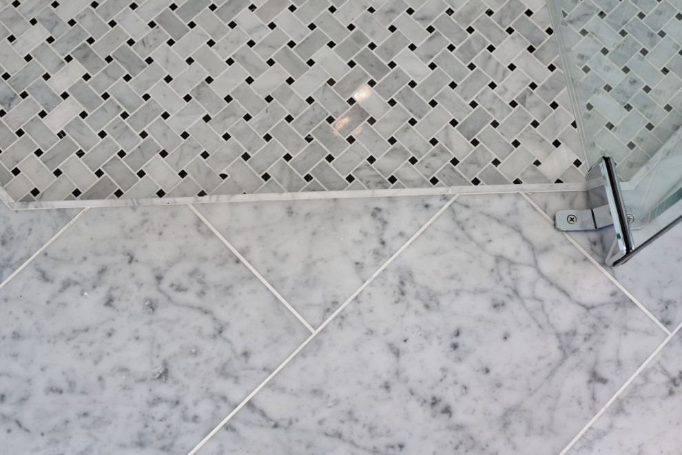 Inspiration for a transitional bathroom remodel in Jacksonville