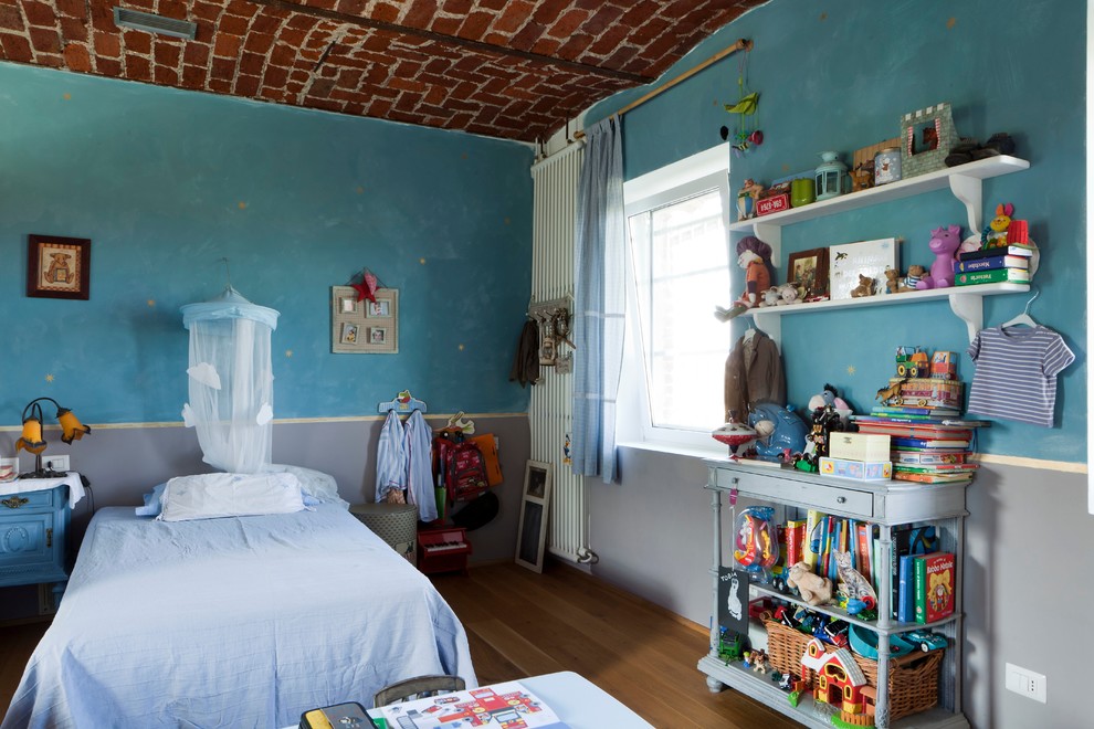 This is an example of a country kids' room in Turin.