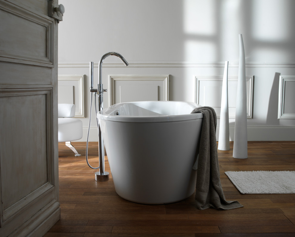 Inspiration for a mid-sized transitional master wet room bathroom in Lille with a drop-in tub, white walls, dark hardwood floors, a trough sink and stainless steel benchtops.