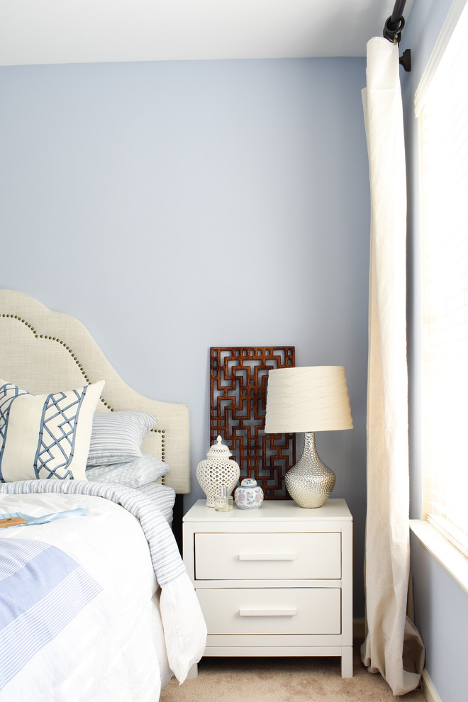 Photo of a mid-sized transitional guest bedroom in Nashville with blue walls, carpet and beige floor.