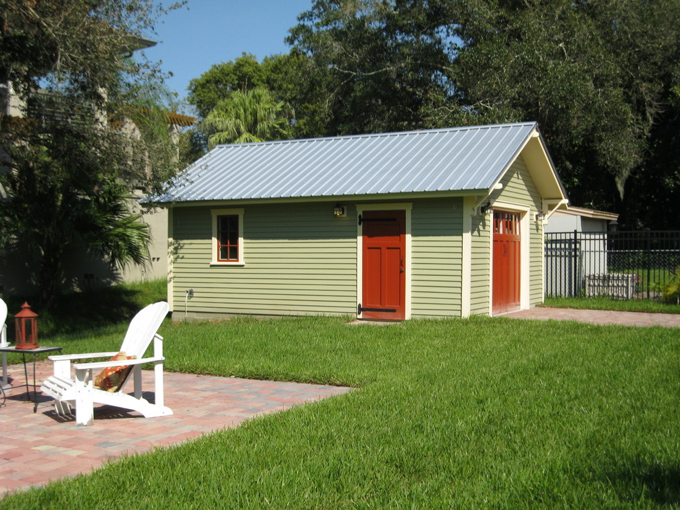 Inspiration for an arts and crafts shed and granny flat in Tampa.