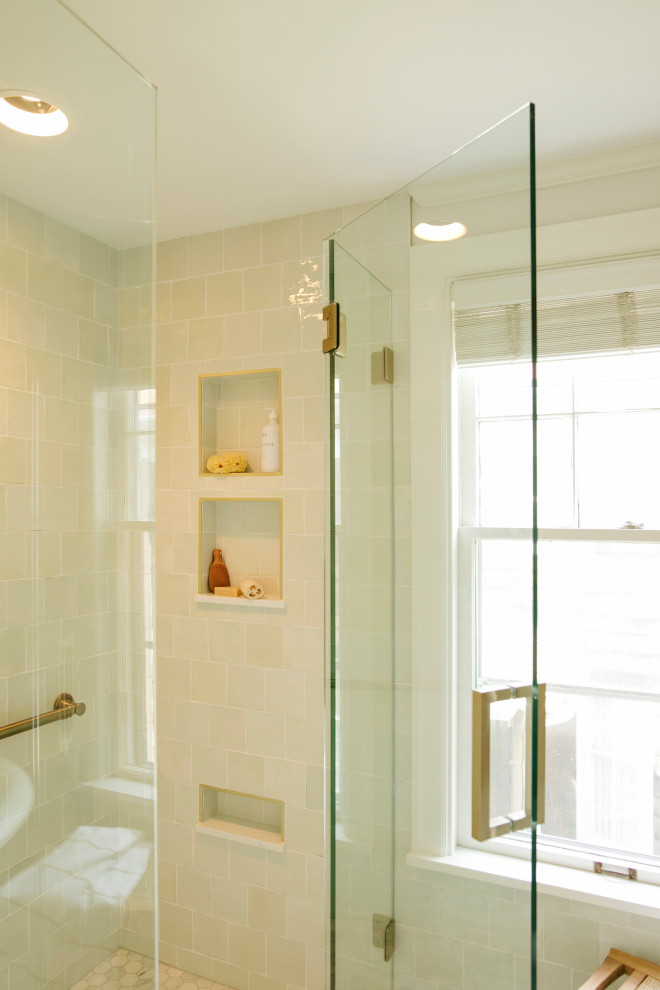 Inspiration for a transitional home design remodel in Minneapolis