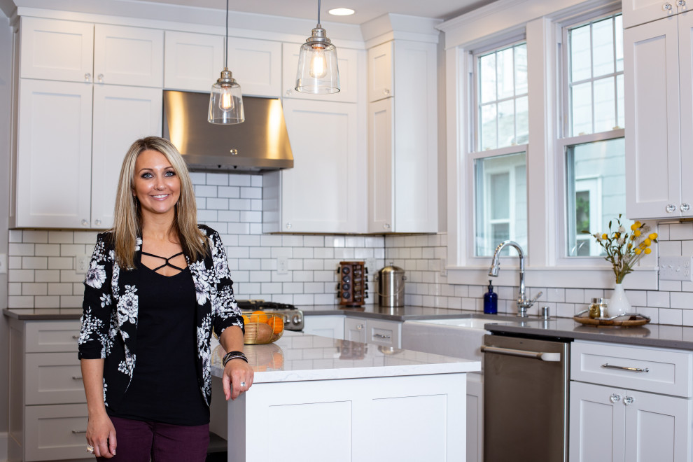 Transitional home design photo in Cedar Rapids