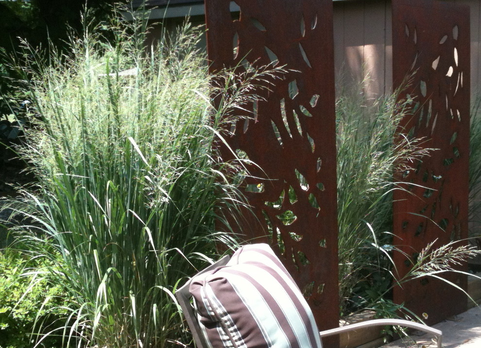 Inspiration for a rustic full sun backyard landscaping.