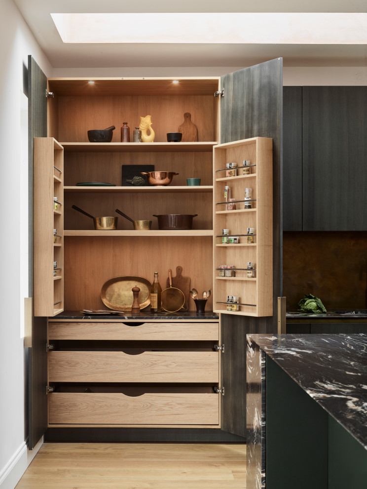 Inspiration for a modern kitchen in London.