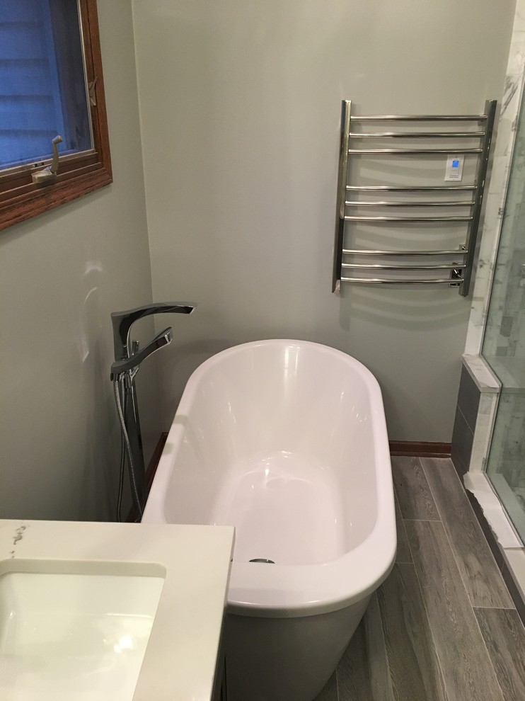 Inspiration for a transitional bathroom remodel in Chicago
