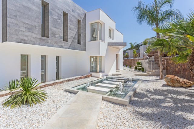 Villa Hermes modern-exterior