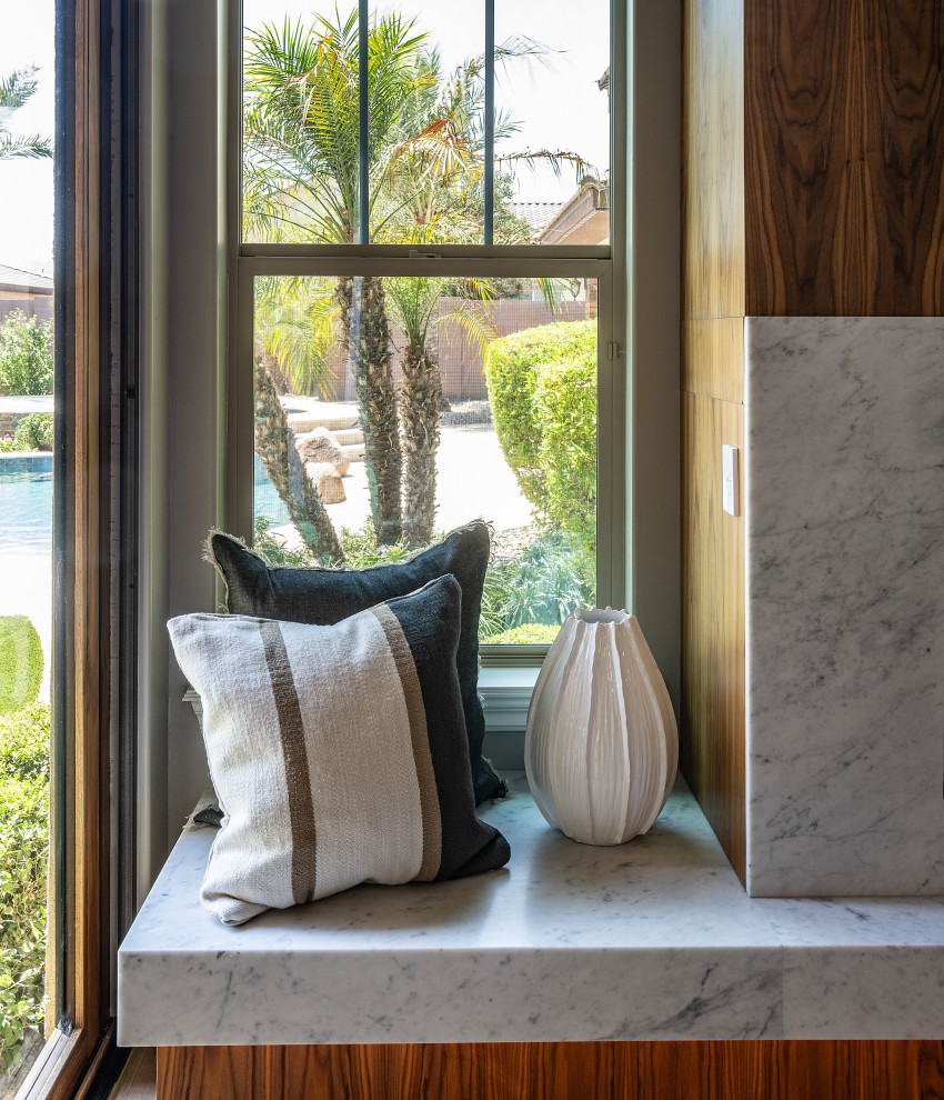 Transitional home design photo in Phoenix