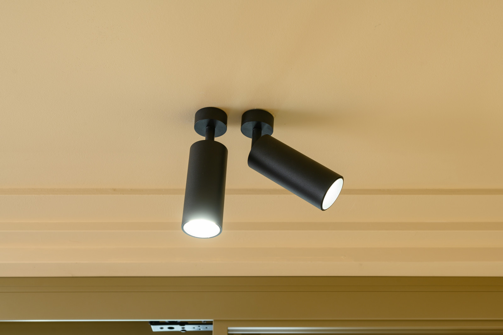 Накладной поворотный светодиодный светильник Diffe 85252/01 10W 4200K чёрный