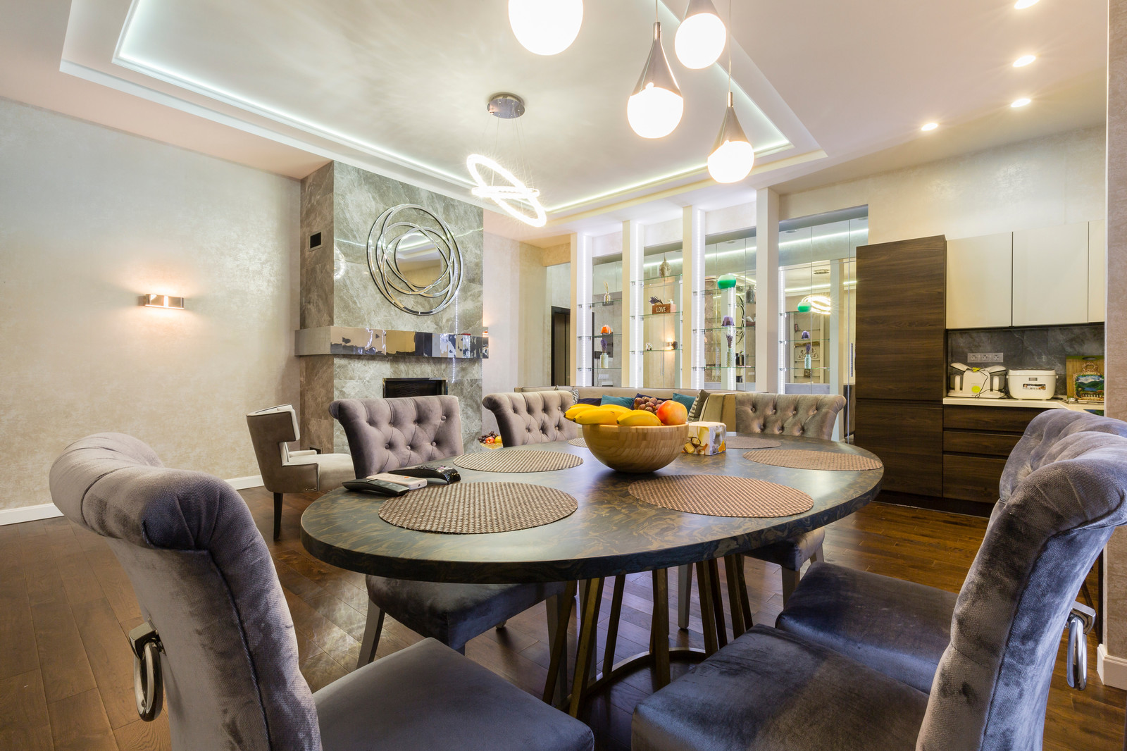 STYLISH LUX APARTMENT IN THE HEART OF THE CITY