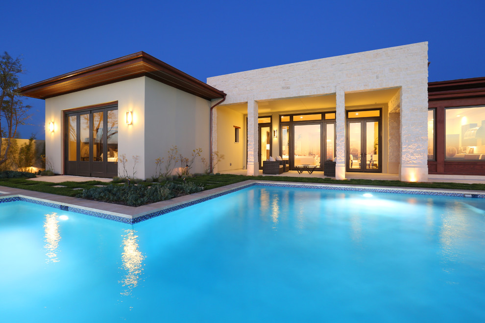 Example of a backyard custom-shaped hot tub design in Orange County